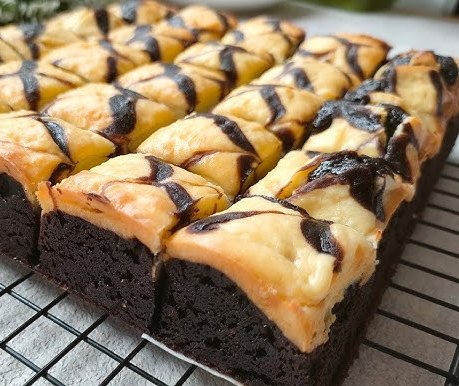 Fudgy Brownis Topping Cream Cheese
